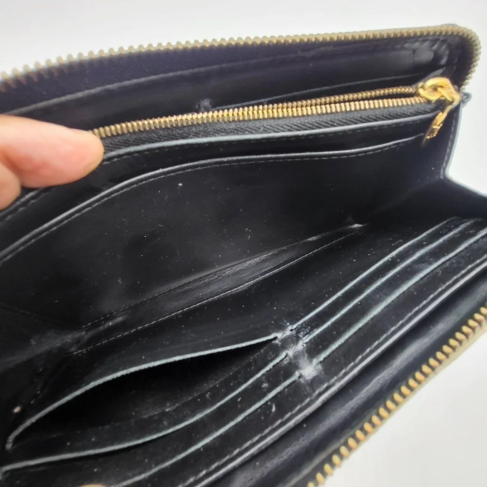 LOUis Vuitton Suhali Leather Zippy Long Wallet..Authentic..